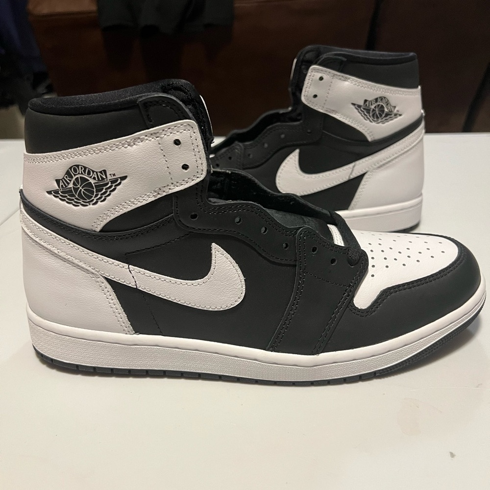 Brand New 1985 Air Jordan 1s Black & White Still In The Box. Like For A Deal!!! - Picture 2 of 16